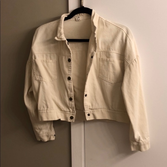 💙2 for $50💙new cropped beige jean jacket - Picture 3 of 6